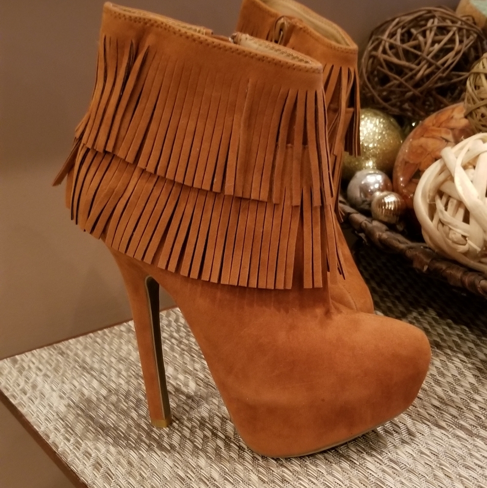 Ann Marino "Oscar" Fringe Platform Heel Bo…